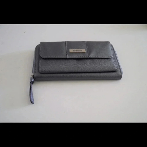 NWOT Kenneth Cole Reaction wallet - Picture 1 of 5